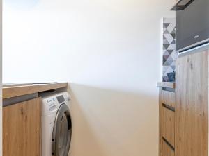 Charmant 2 pièces rénové, internet fibre, balcon, casier à ski, quartier paisible - FR-1-314-210