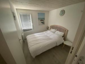 Maisons de vacances Maisonnette avec Piscine, Terrasse et Jardin Prive - La Faute-sur-Mer - FR-1-194-282 : photos des chambres