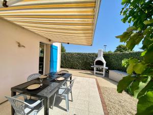 Maisonnette 4 pers. à 300m de la Plage avec Piscine, Tennis et WIFI - FR-1-231-321
