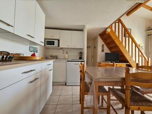 Maisonnette lumineuse proche plage avec piscine - FR-1-476-198