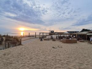 Maisons de vacances Maisonnette 4 pers. a 300m de la Plage avec Piscine, Tennis et WIFI - FR-1-231-321 : photos des chambres