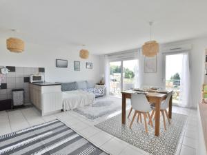 Appartement spacieux avec piscine, balcon, parking et wifi à Publier - FR-1-498-99