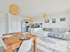 Appartement spacieux avec piscine, balcon, parking et wifi à Publier - FR-1-498-99