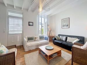 Maisons de vacances Villa au Calme avec Jardin, Proche Plage et Commerces, Wifi et Equipements Complets - FR-1-361-117 : photos des chambres