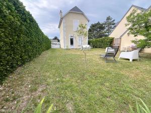Maisons de vacances Villa au Calme avec Jardin, Proche Plage et Commerces, Wifi et Equipements Complets - FR-1-361-117 : photos des chambres