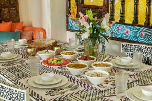 SaffronStays Rang Havelii - Luxurious Premium Rajasthani art-themed stay with City Palace views