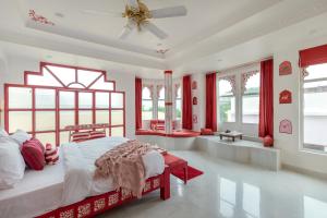 SaffronStays Rang Havelii - Luxurious Premium Rajasthani art-themed stay with City Palace views