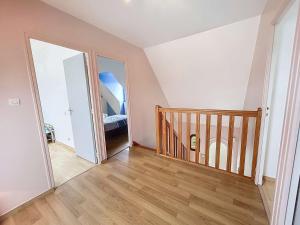 Maisons de vacances Maison a 500m de la plage avec jardin, 4 chambres, Wi-Fi et parking - 8 couchages - FR-1-361-539 : photos des chambres