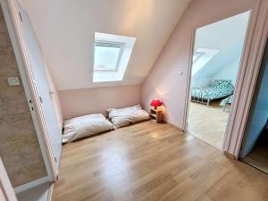 Maisons de vacances Maison a 500m de la plage avec jardin, 4 chambres, Wi-Fi et parking - 8 couchages - FR-1-361-539 : photos des chambres