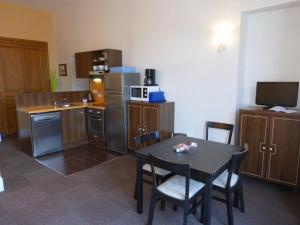 Appartements Appartement 3 pieces avec terrasse et parking a Jausiers - FR-1-804-24 : photos des chambres