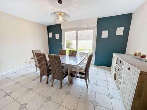 Maisons de vacances Maison a 500m de la plage avec jardin, 4 chambres, Wi-Fi et parking - 8 couchages - FR-1-361-539 : photos des chambres