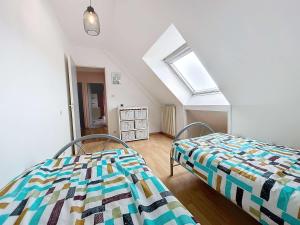 Maisons de vacances Maison a 500m de la plage avec jardin, 4 chambres, Wi-Fi et parking - 8 couchages - FR-1-361-539 : photos des chambres