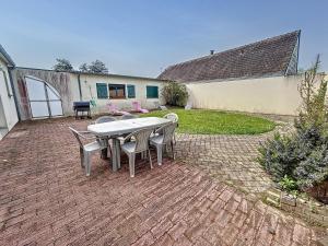 Maisons de vacances Maison a 500m de la plage avec jardin, 4 chambres, Wi-Fi et parking - 8 couchages - FR-1-361-539 : photos des chambres