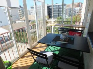 Apartamento renovado cerca de la playa con terraza para 4 personas en Roses - ES-204-73