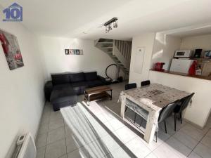 Villa rénovée 46 pers, piscine et parking, à 750m de la plage - FR-1-781-73