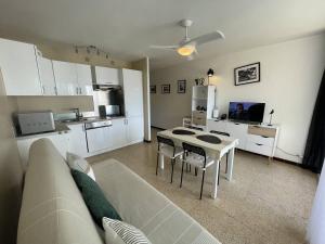 Charmant T2 rénové, 4 couchages, proche plage et port, balcon, parking sécurisé, St-Cyprien - FR-1-106-55