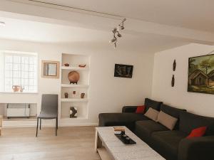 Maisons de vacances Charmante maison de village a Argeles avec jardin et climatisation - FR-1-732-110 : photos des chambres