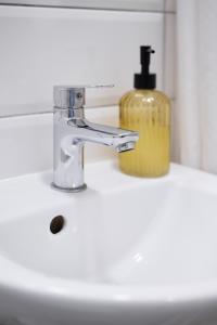 СВІТЛО Є ЗАВЖДИ апартаменти MYFREEDOM поруч із метро Вокзальна