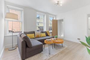 LUX 1 Bed Flat next to Station in Tooting