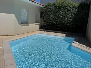 Villa ensoleillée avec terrasse près de la plage - FR-1-831-11