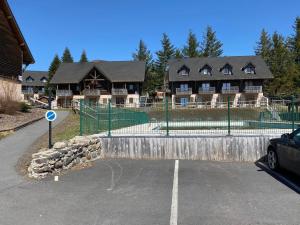 Duplex spacieux avec piscine extérieure saisonnière aux Bois de la Reine - FR-1-814-40