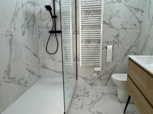 Villa moderne 4 chambres avec grande piscine chauffée - FR-1-487-380