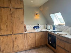 Appartement Duplex 2 Pièces Centre-Ville avec Balcon et Internet Inclus - FR-1-487-383