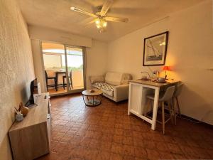 Studio calme avec loggia - 2 pers, parking, proche plage - FR-1-845-4