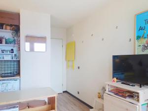 Studio ski aux pieds pour 2 personnes avec balcon ensoleillé - FR-1-275-224