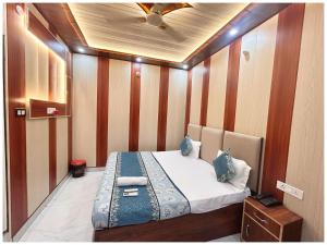Goroomgo Hotel Ramayana ! Grand Palace Near Ramjanam bhumi - Shri Kale Ram Temple 800m - Onsite Parking & Free Wifi Facilities - Best Hotel In Ayodhya