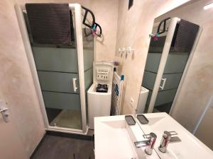 Studio rénové face à la plage avec balcon et garage - FR-1-92-948