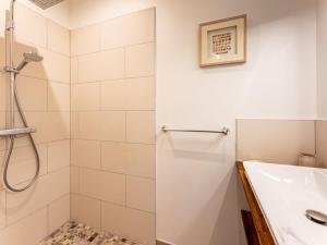 Maisons de vacances Maison spacieuse pres de la plage pour 10 personnes - FR-1-835-2 : photos des chambres