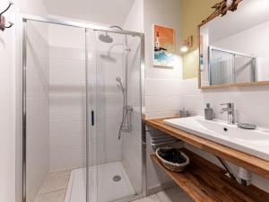 Maisons de vacances Maison spacieuse pres de la plage pour 10 personnes - FR-1-835-2 : photos des chambres