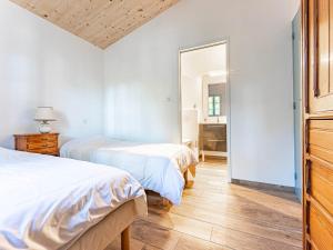 Maisons de vacances Maison spacieuse pres de la plage pour 10 personnes - FR-1-835-2 : photos des chambres