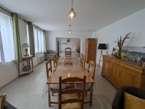 Maisons de vacances Charmant Gite Familial pres d-Orleans avec Jardin - FR-1-590-576 : photos des chambres