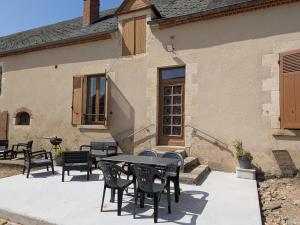 Maisons de vacances Gite chaleureux 4 pers, terrasse, proche Loire - FR-1-590-578 : photos des chambres