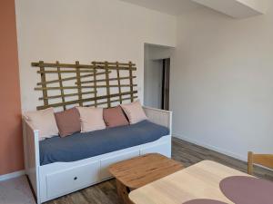 Maisons de vacances Gite chaleureux 4 pers, terrasse, proche Loire - FR-1-590-578 : photos des chambres