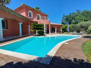 Superbe villa avec piscine privée à Fréjus - FR-1-466A-56