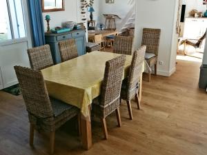 Maisons de vacances Maison Noirmoutier entre Bourg et Plage, 4/6 pers, jardin, parking, TV, WiFi - FR-1-823-70 : photos des chambres