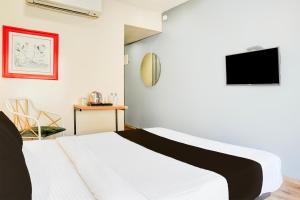 Super Townhouse MG Road Pune