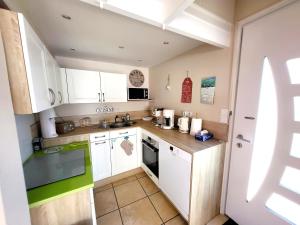 Maison de pêcheur moderne avec terrasse, proche mer et commerce - Barbecue - WIFI Gratuit - FR-1-92-950