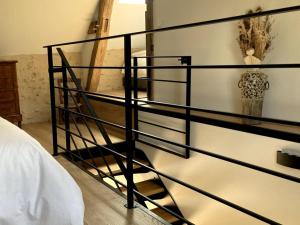 B&B / Chambres d'hotes Maison d-hotes pres de La Fleche, adaptee PMR, animaux admis, petit-dejeuner inclus - FR-1-410-475 : photos des chambres