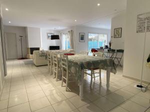 Maison avec Piscine Privée, Jardin et Parking - Saint-Pierre dOléron - FR-1-246A-365