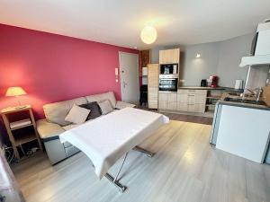Appartements Appartement lumineux a Jullouville, proche plage, avec parking et wifi gratuit - FR-1-361-565 : photos des chambres