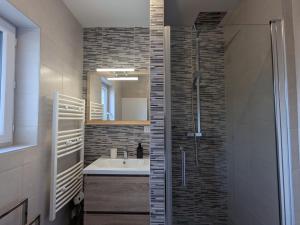 Maisons de vacances Charmant gite a la ferme pres d-Orleans avec parking prive - FR-1-590-575 : photos des chambres