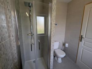 Maisons de vacances Charmant gite a la ferme pres d-Orleans avec parking prive - FR-1-590-575 : photos des chambres