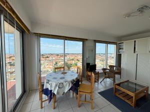 Studio avec vue mer et balcon, 10ème étage - FR-1-197-630