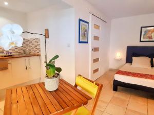 Studio calme pour deux personnes, accès PMR, proche golf et plages - FR-1-786-44 - Apartmány, Les Avirons