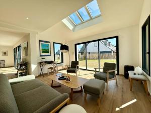 Maisons de vacances Maison neuve spacieuse a Carnac, 10-12 pers., jardin clos, WiFi - FR-1-377-103 : photos des chambres