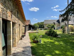 B&B / Chambres d'hotes Maison d-hotes pres de La Fleche - Animaux Admis - Petit-dejeuner Inclus - FR-1-410-477 : photos des chambres